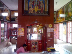 800px-Rojhri_Inside_temple