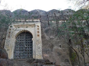 Machla Magra-Gates-of-old-fort