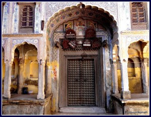 Tolaram Haveli, Mahansar  The main door from outer courtyard leading to inner courtyard.
